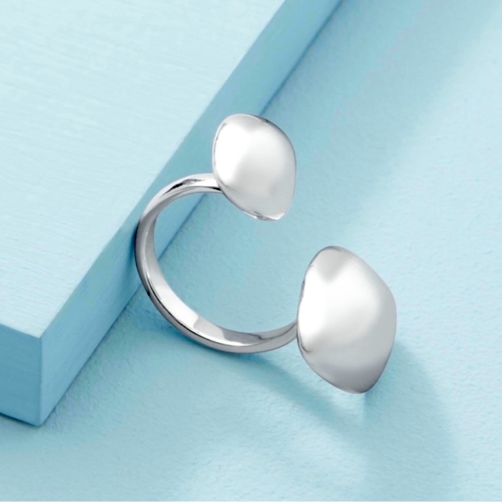 Stella & Dot Ulani Statement Ring  Silver Tone Adjustable.